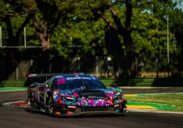 Daniel Mancinelli sul podio a Imola con EasyRace: il titolo GT3 AM si deciderà al Mugello
